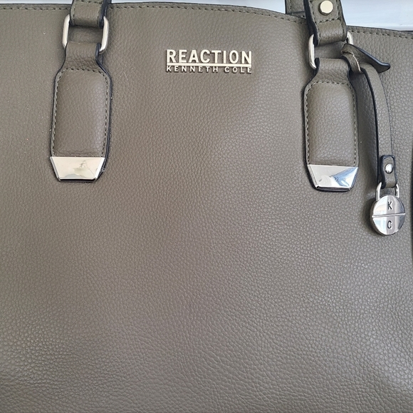 Kenneth Cole Reaction olive purse - Picture 4 of 4